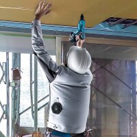 makita unisex Akku-Kühljacke DFJ213ZL hellgrau...