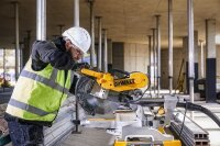 DEWALT Paneelsaege 305 mm 1675 Watt