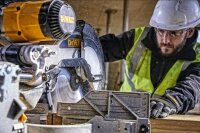 DEWALT Paneelsaege 305 mm 1675 Watt